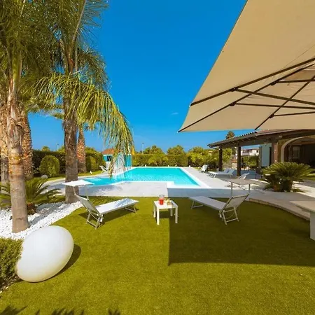 Βίλα Oxidiana With Pool And Garden